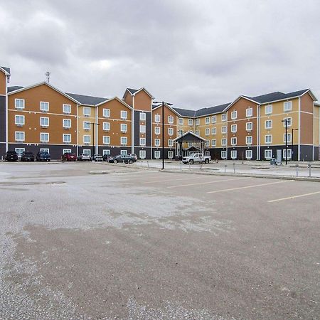 Quality Inn & Suites Estevan Экстерьер фото