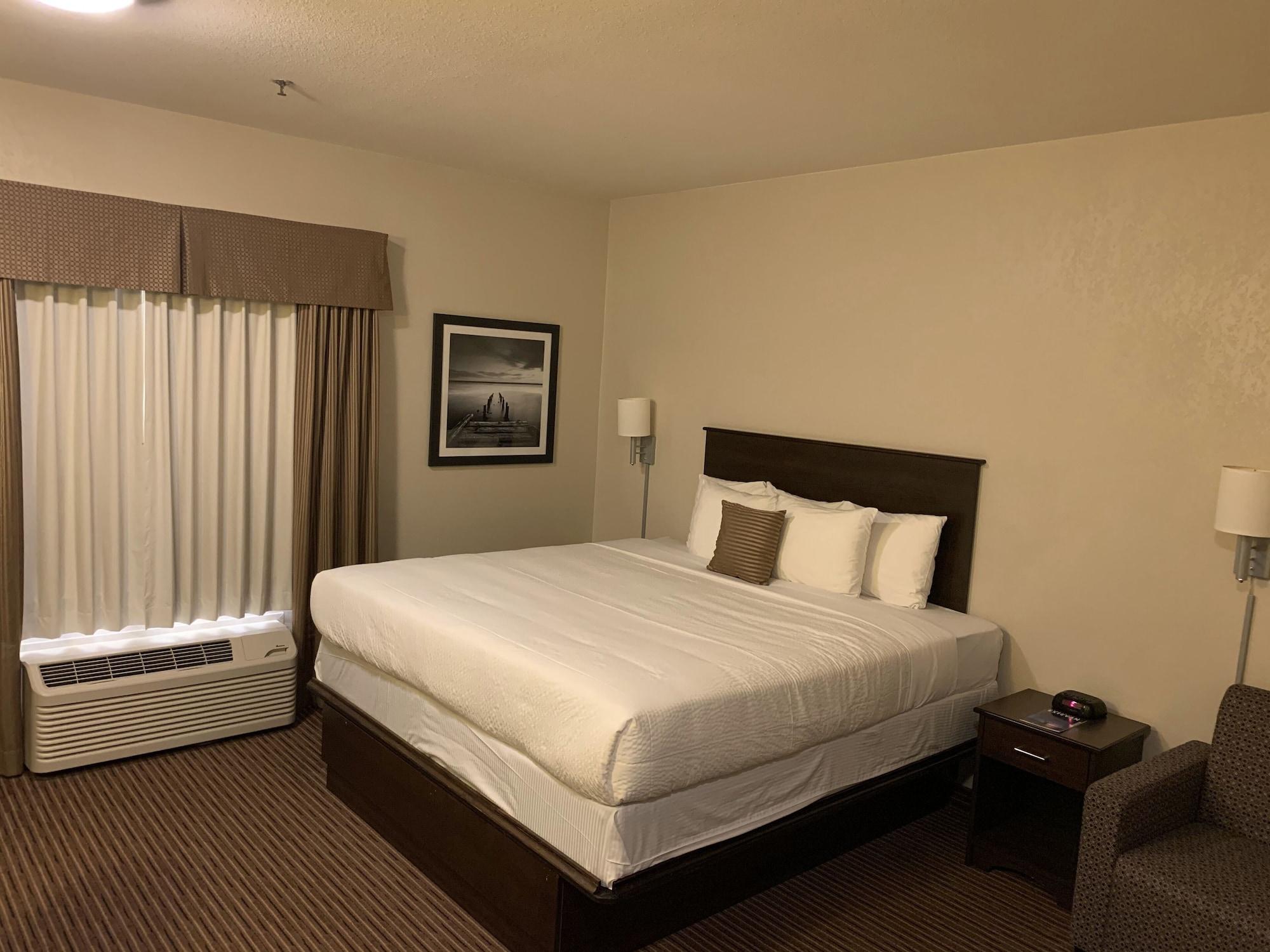 Quality Inn & Suites Estevan Экстерьер фото