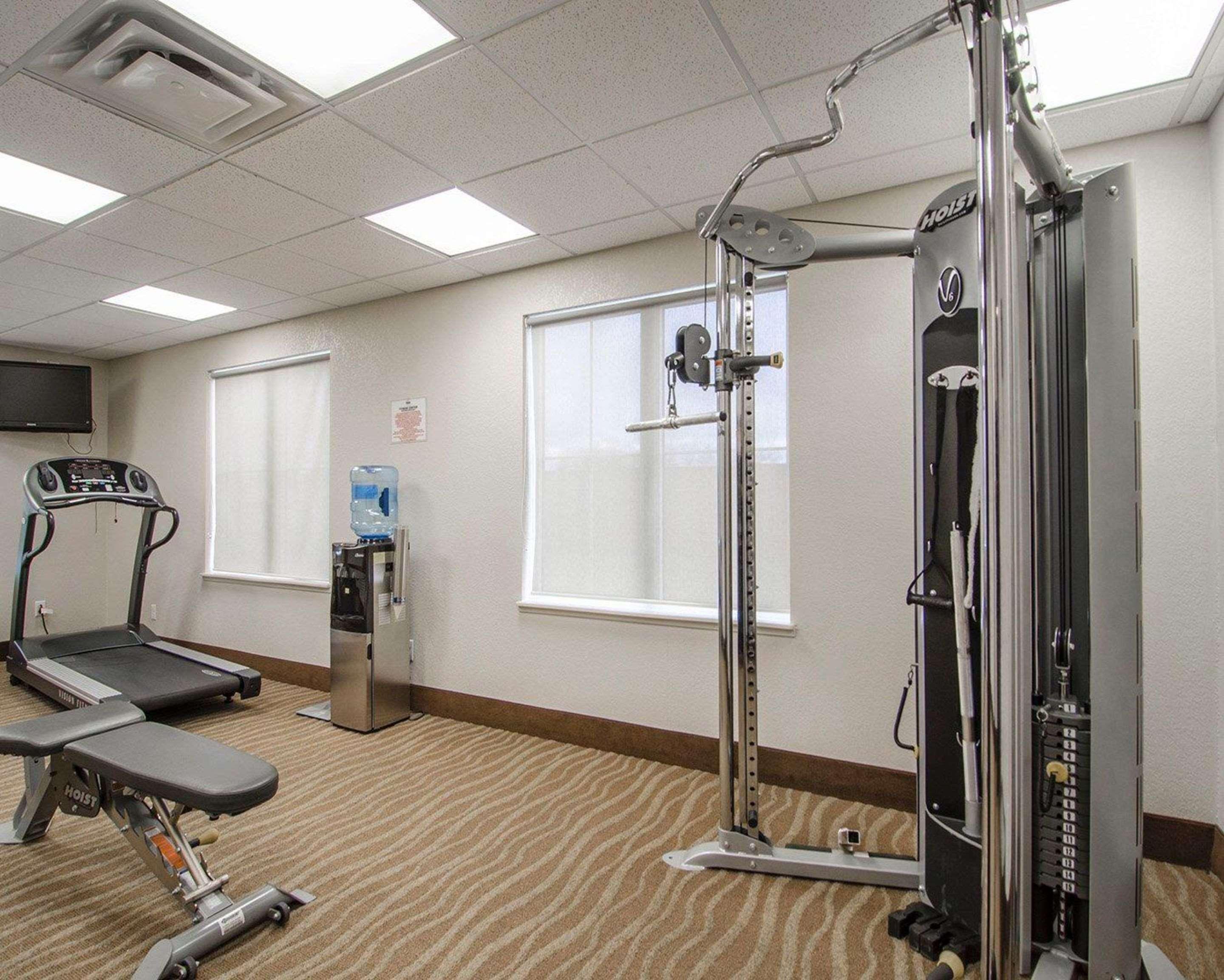 Quality Inn & Suites Estevan Экстерьер фото