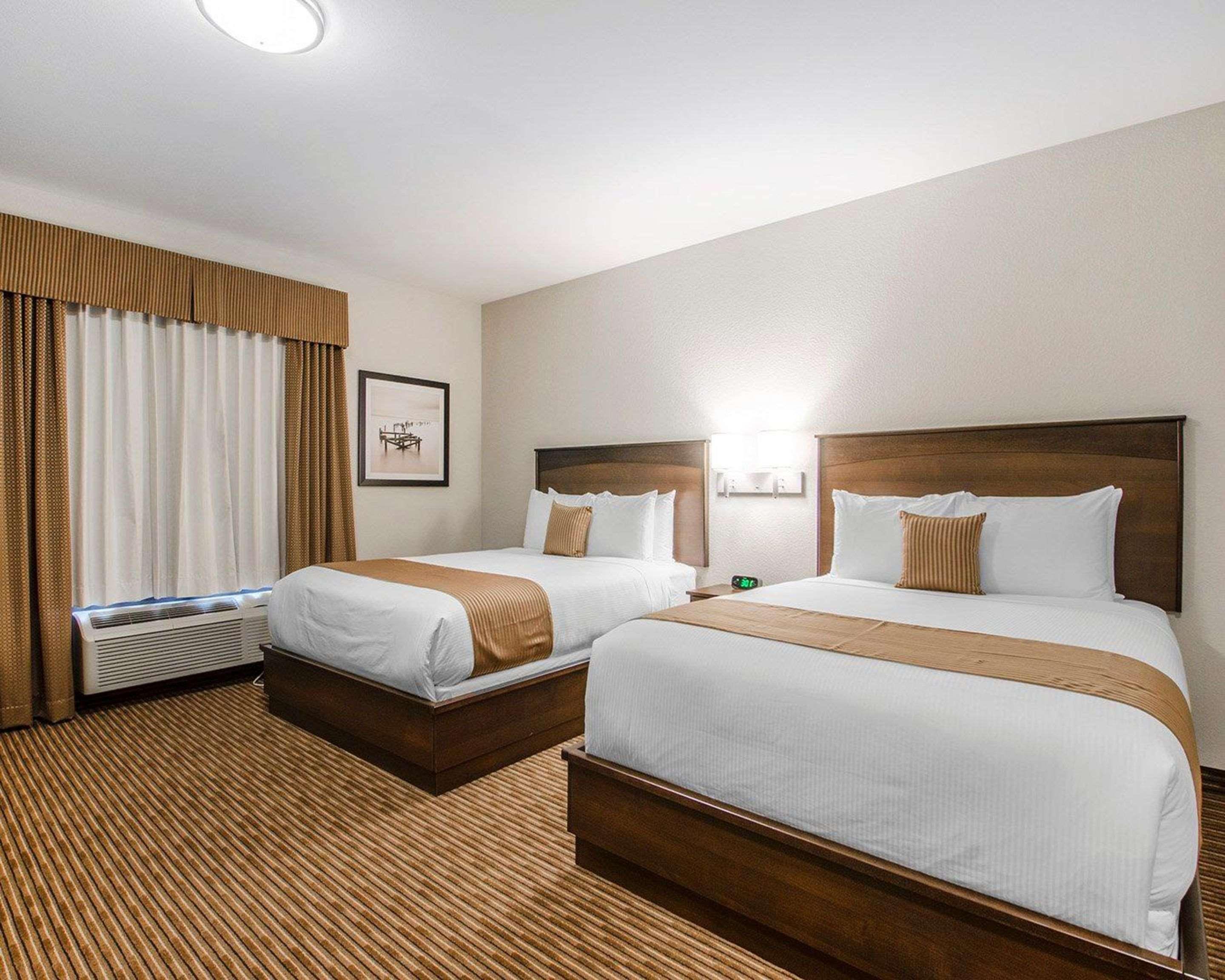 Quality Inn & Suites Estevan Экстерьер фото