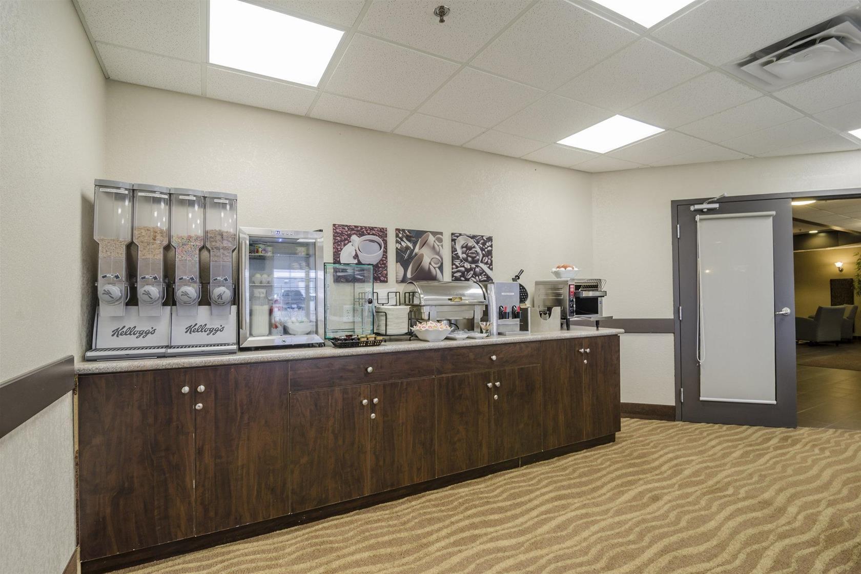 Quality Inn & Suites Estevan Экстерьер фото