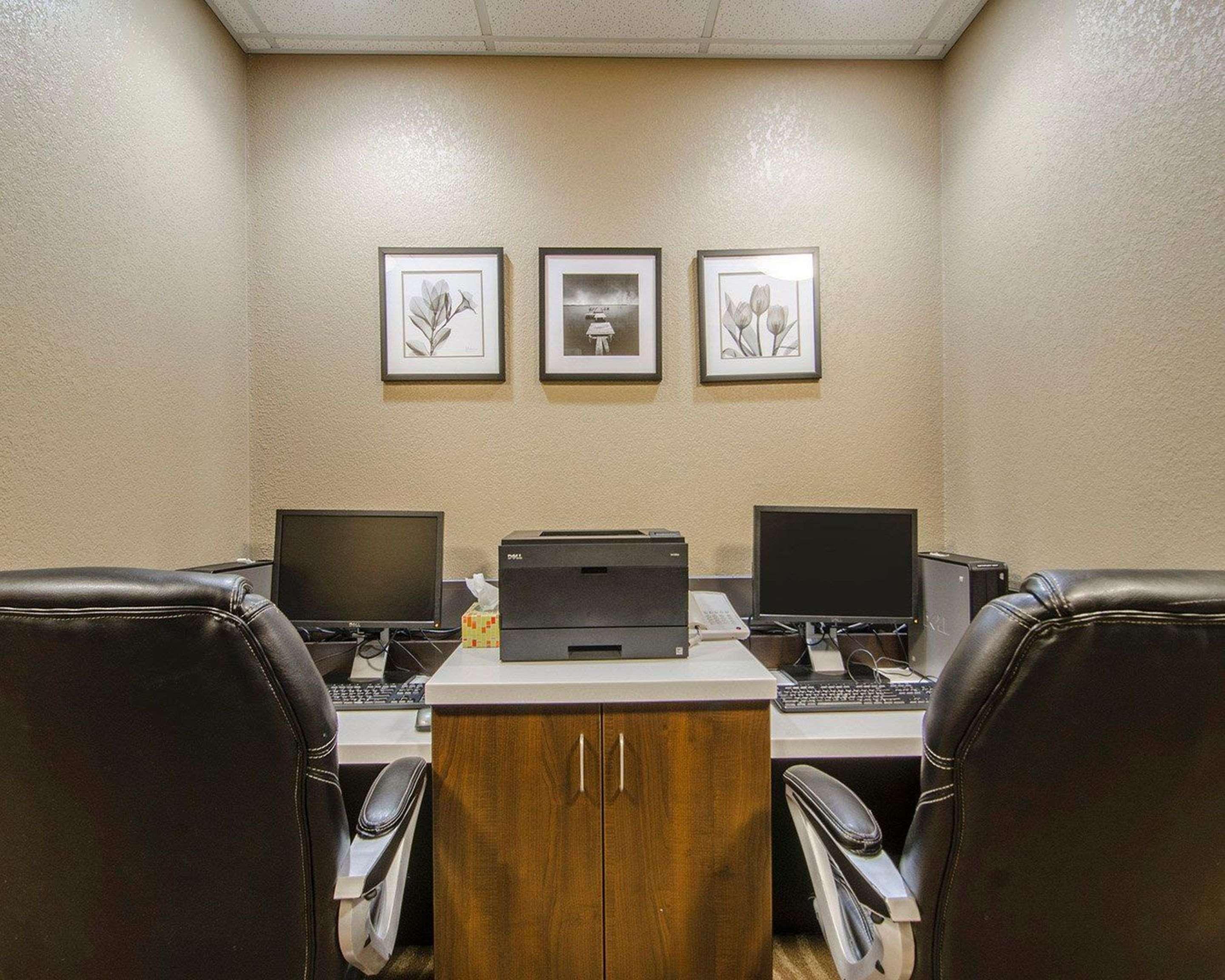 Quality Inn & Suites Estevan Экстерьер фото