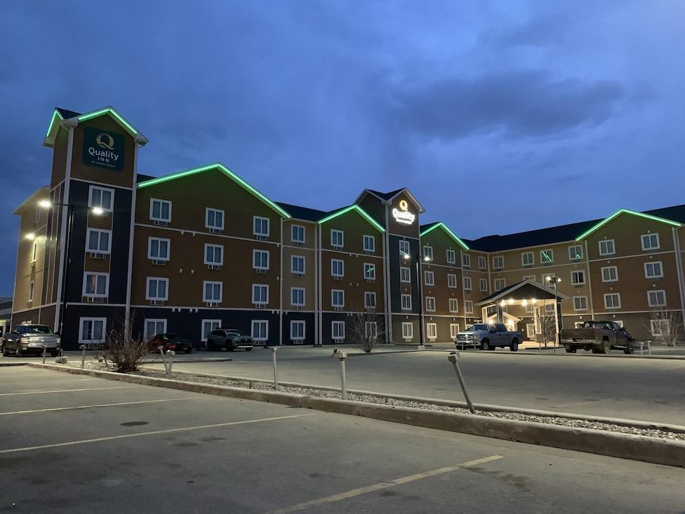 Quality Inn & Suites Estevan Экстерьер фото