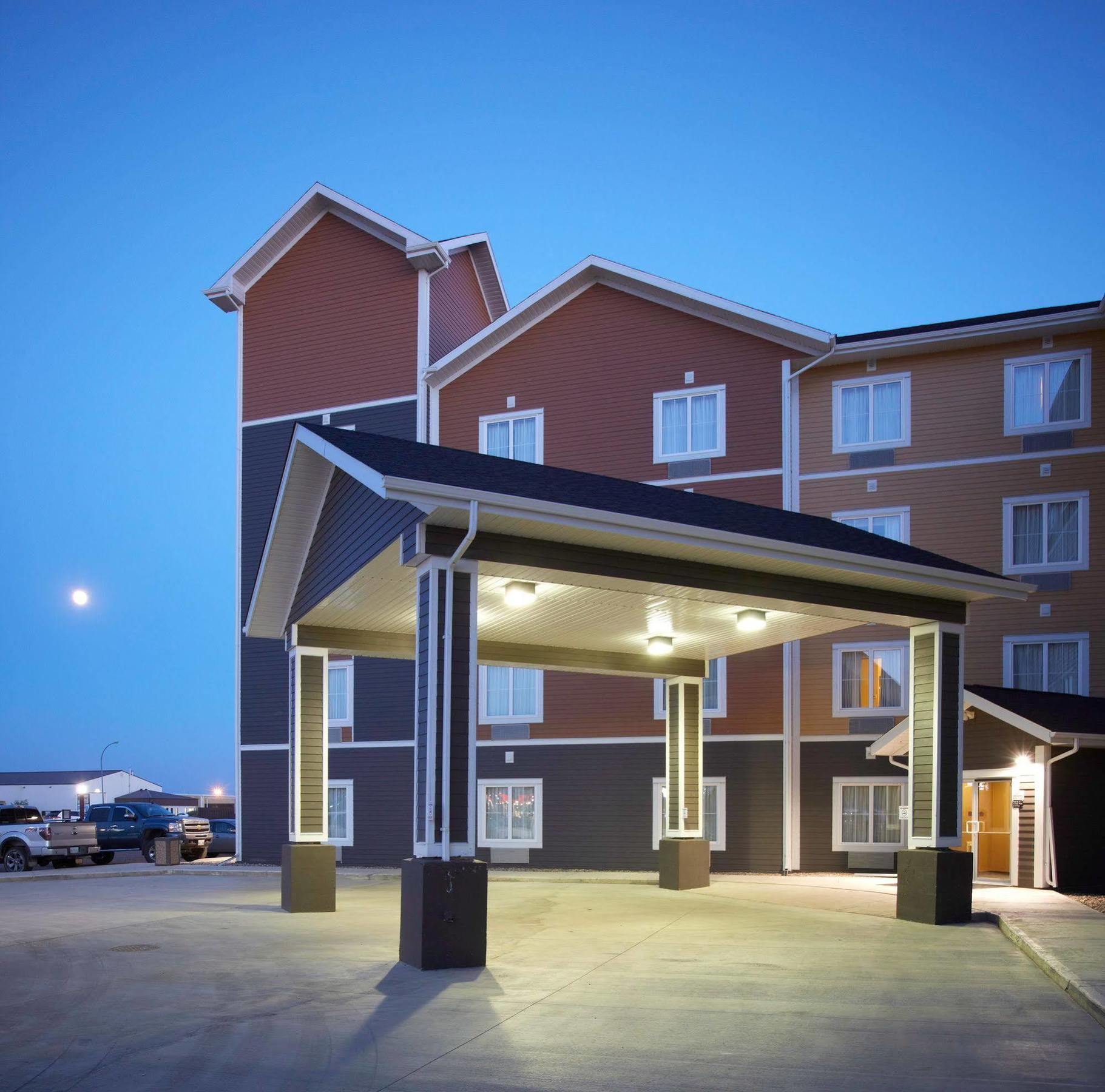 Quality Inn & Suites Estevan Экстерьер фото