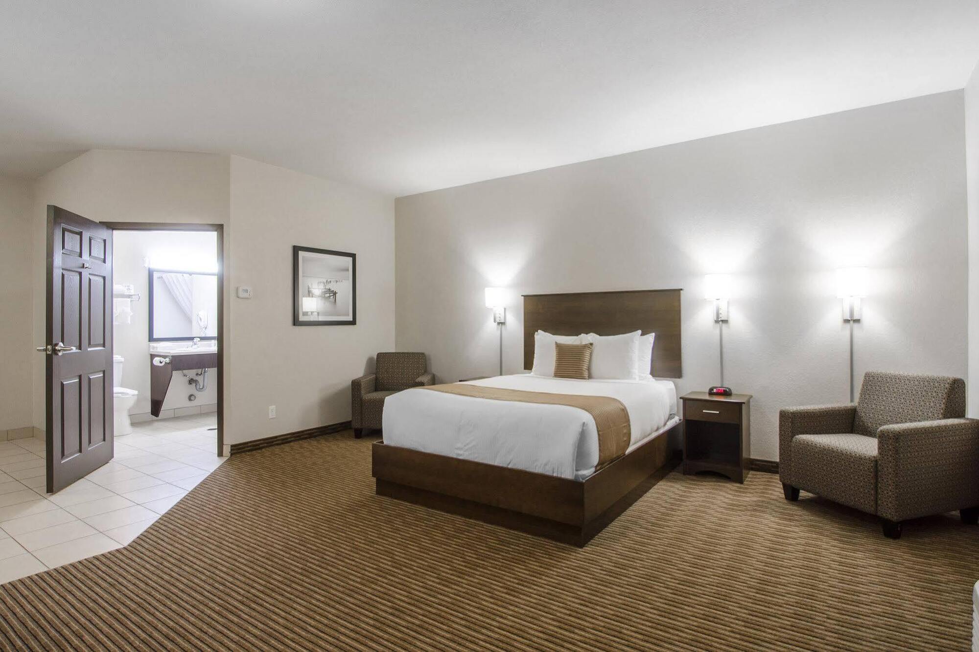 Quality Inn & Suites Estevan Экстерьер фото